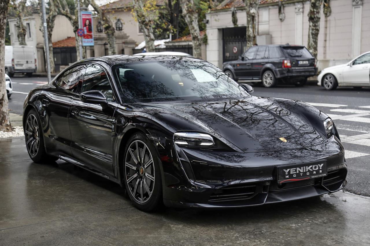 PORSCHE TAYCAN TURBO