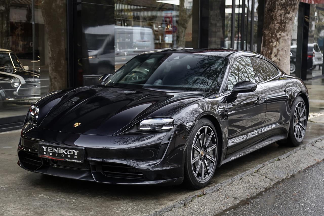 PORSCHE TAYCAN TURBO