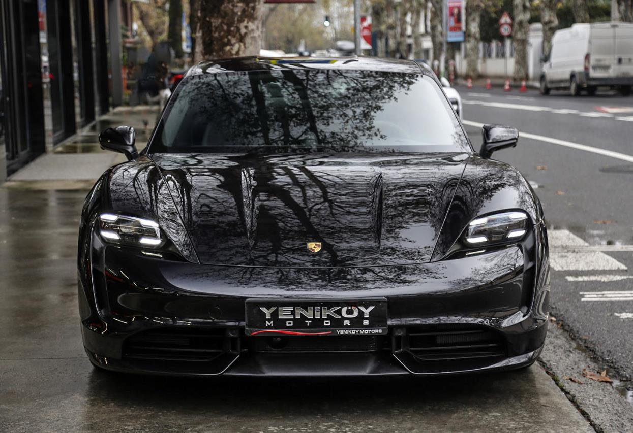 PORSCHE TAYCAN TURBO