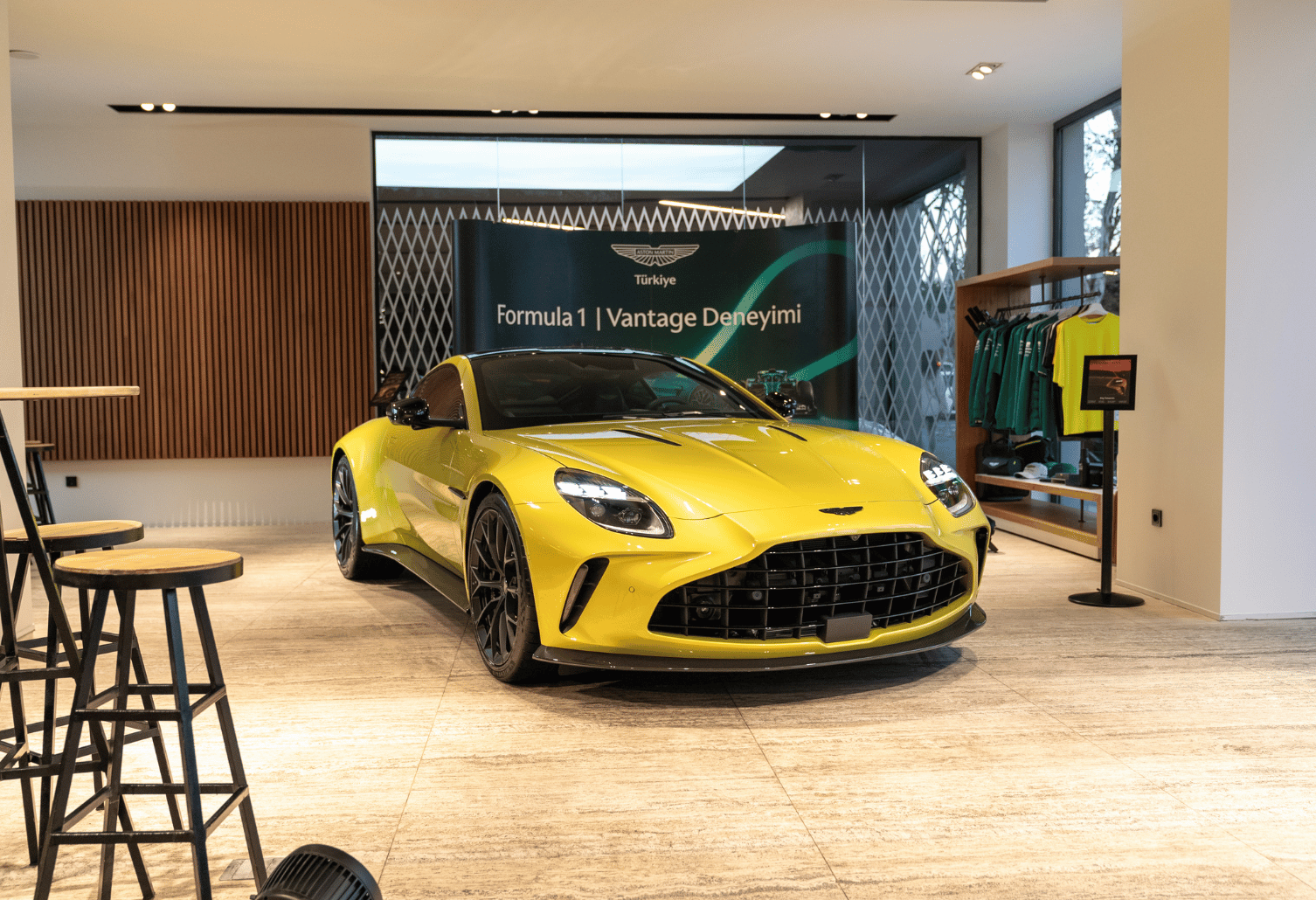 F1 Tutkusu, Aston Martin Vantage ile Yeniköy’de Hayat Buldu