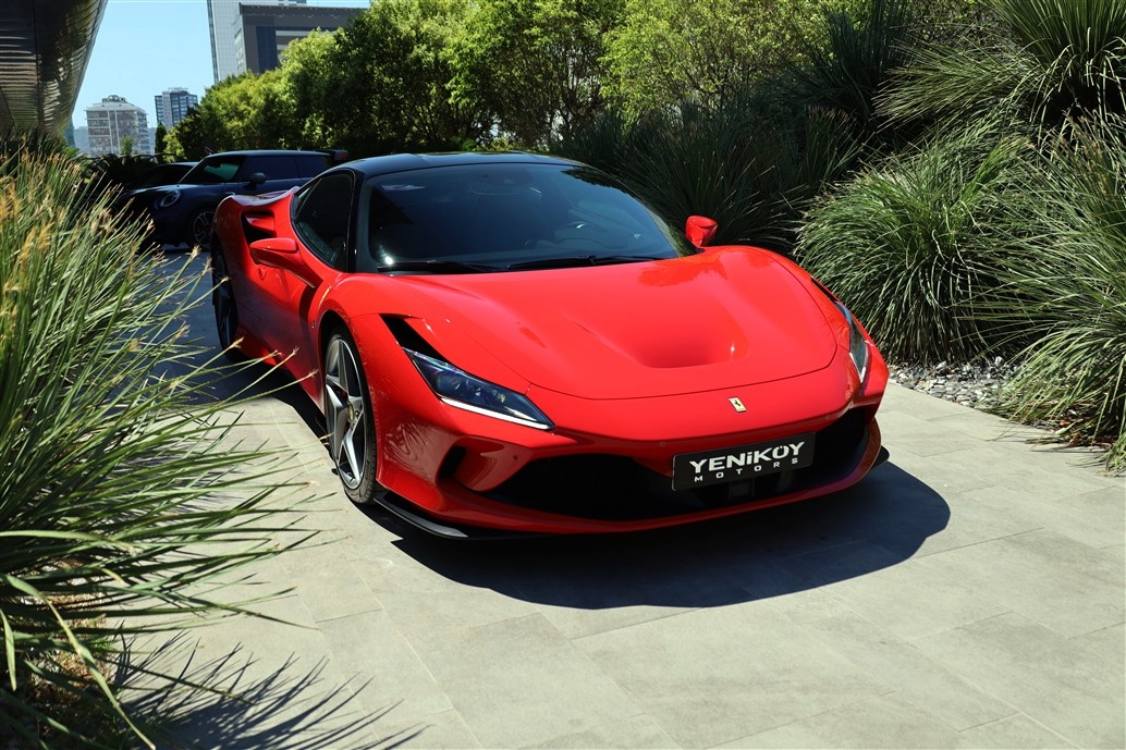 FERRARI F8 TRIBUTO