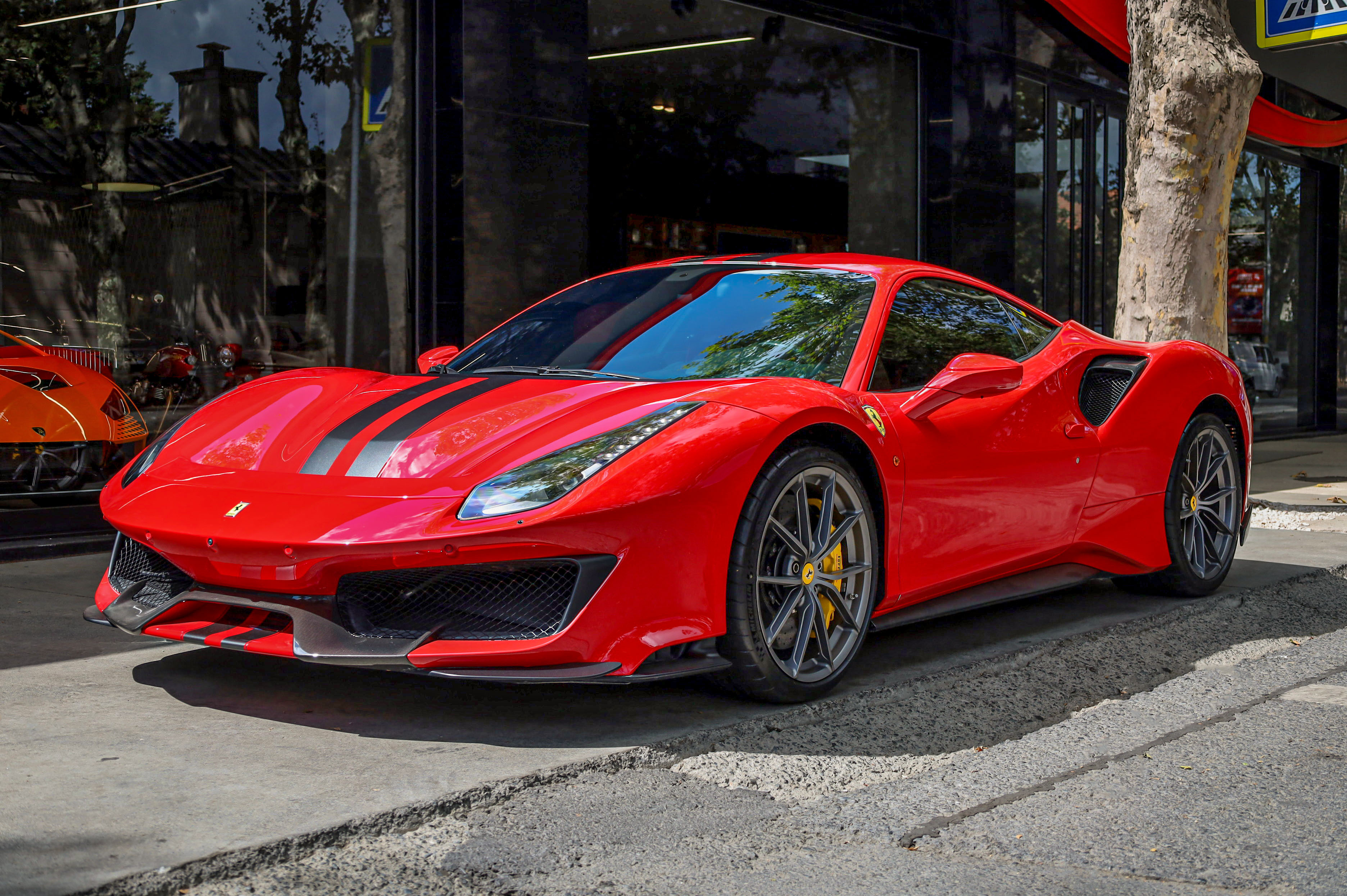 FERRARI 488 PISTA  3.9 V8 TWIN-TURBO  720HP  CARBON PACKAGE